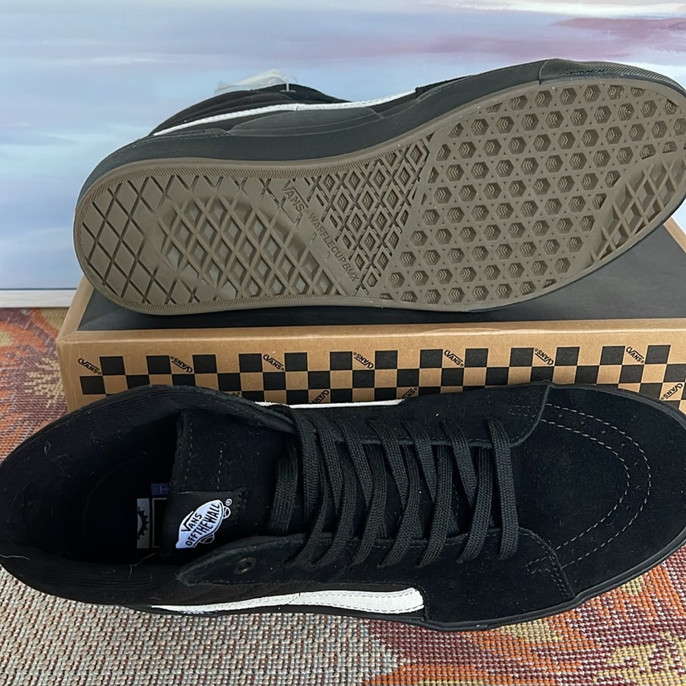Vans WMNS Bmx Sk8-Hi
Black/Black
VN0005V0BKA
Sneakers - Picture 6 of 16